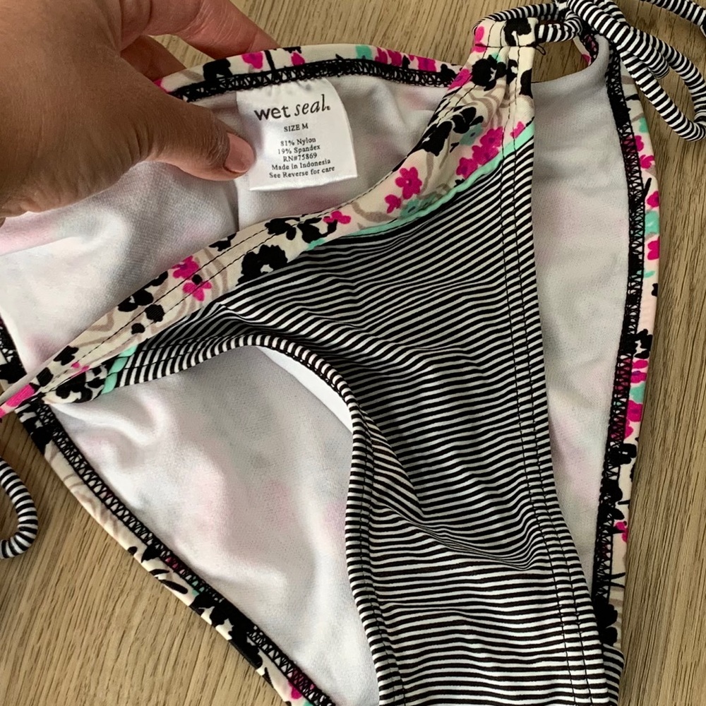 Bikini Bundle - Picture 2 of 6